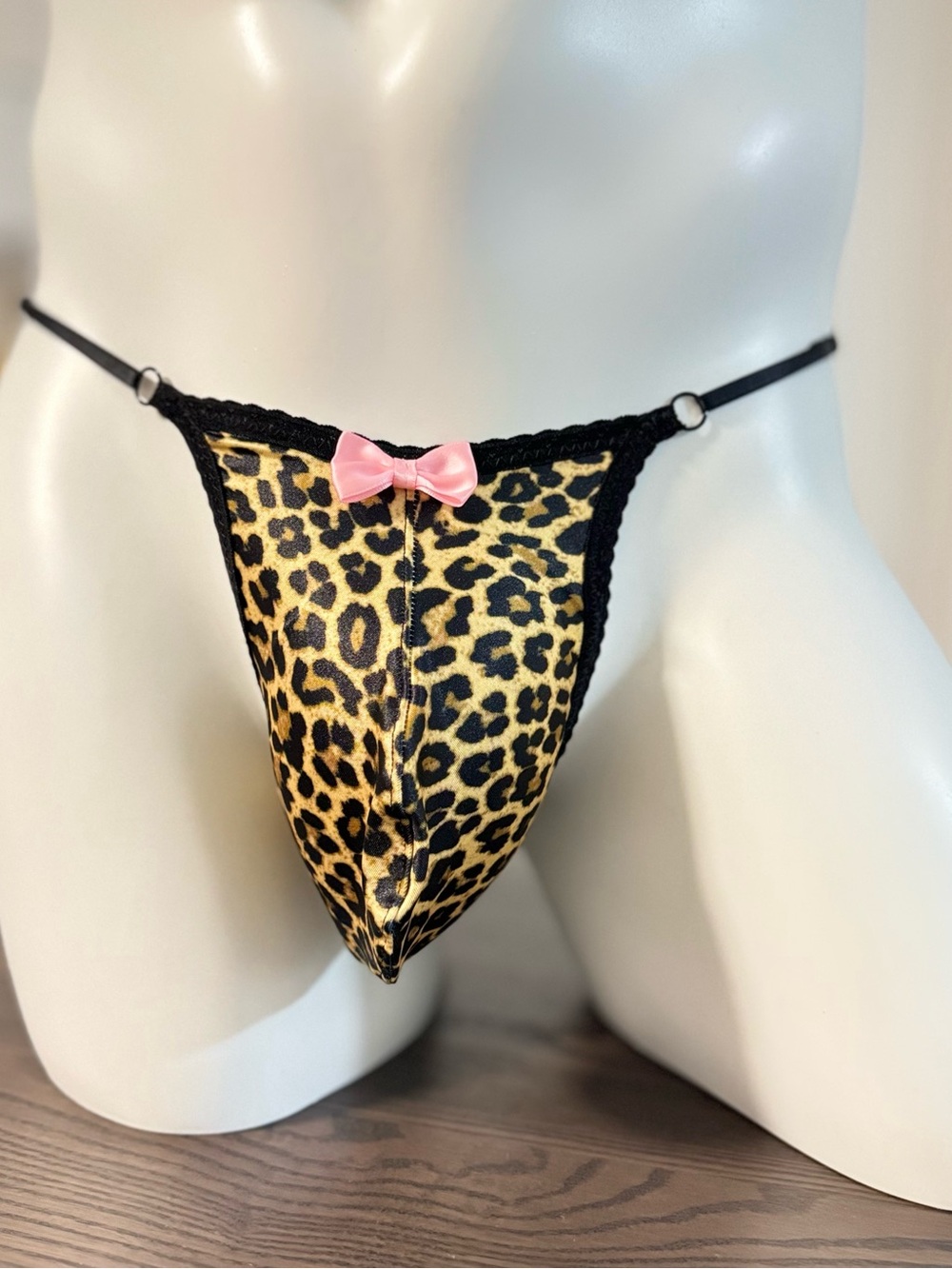 Men’s Leopard Print Thong with Pink Bow,